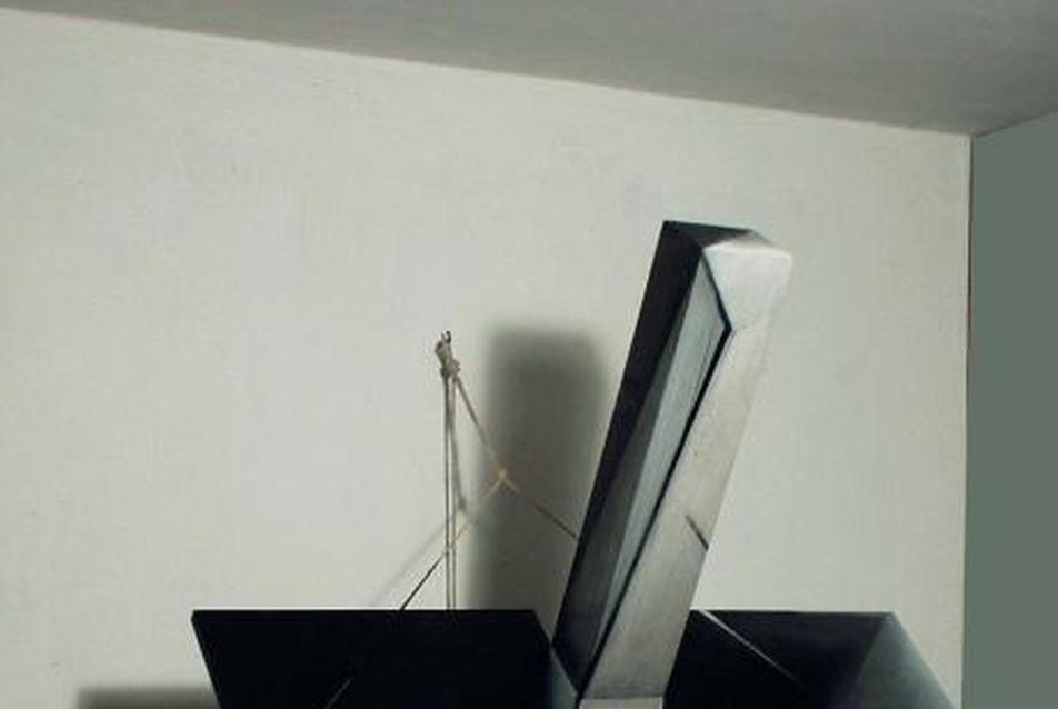 Schmal Károly: Kereszt I. 2002, fa, akril  210x9x87 cm