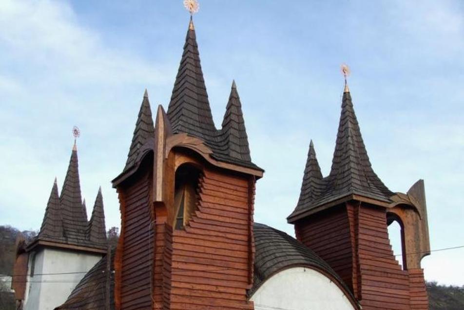 Református templom – Kolozsvár (1997-2008.) Építész: Makovecz Imre