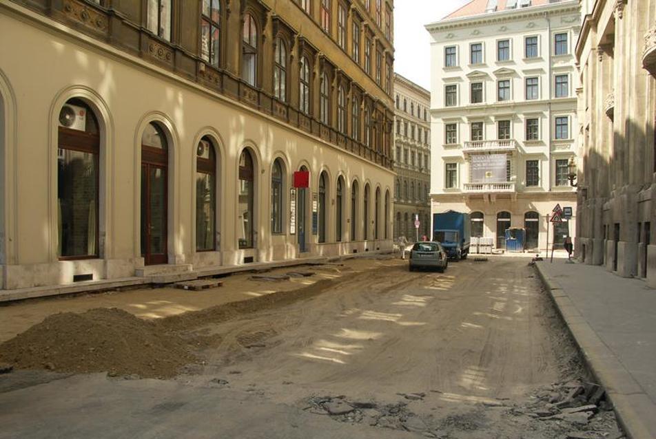 A Szende Pál utca a József Nádor tér felől, fotó Bardóczi