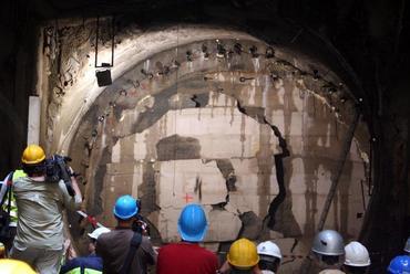 4-es metró fúrópajzsának Fővám téri áttörése