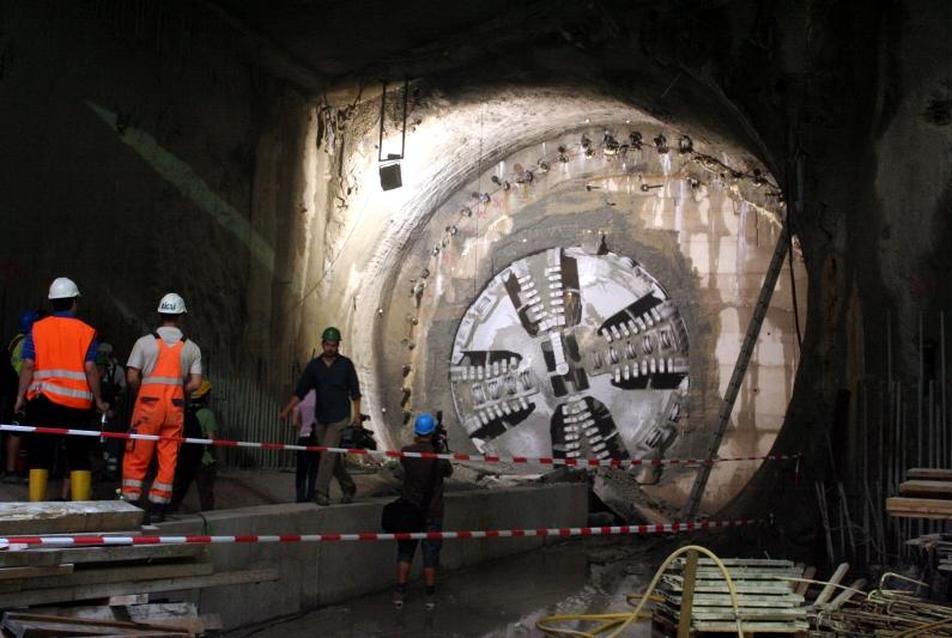 4-es metró fúrópajzsának Fővám téri áttörése
