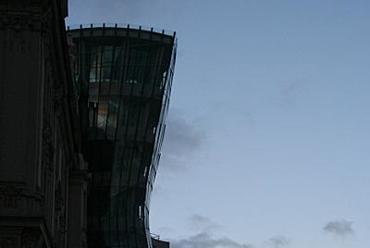 Prágai felvételek / a F. O. Gehry féle táncoló ház- fotó vm