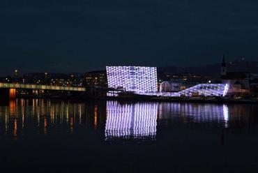 ábra 7: Ars Electronica Center, Linz építész: Treusch architecture