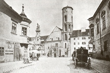 A templom a 19. századi átépítés előtt a jezsuita épületekkel