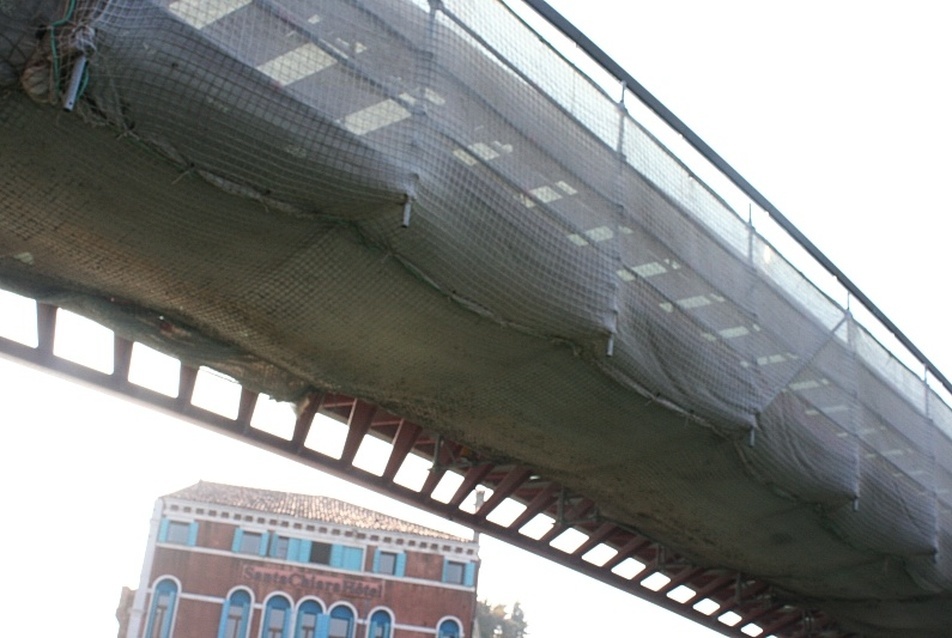 az új Calatrava-híd felújítás alatt - Venezia
