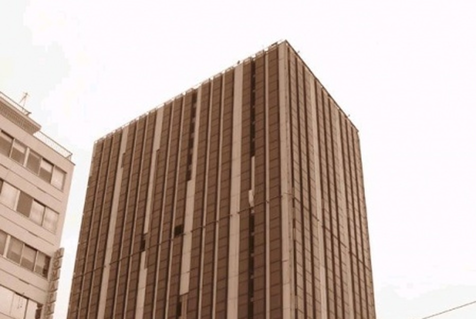 Pireusz-torony 2010 — ötletpályázat homlokzat átalakítására
