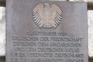 Köszönő emléktábla a Reichstag oldalában