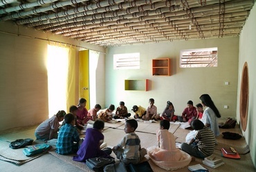általános iskola Rudrapurban, építész: Anna Heringer és Eike Rosweg, fotó: Kurt Hoerbst