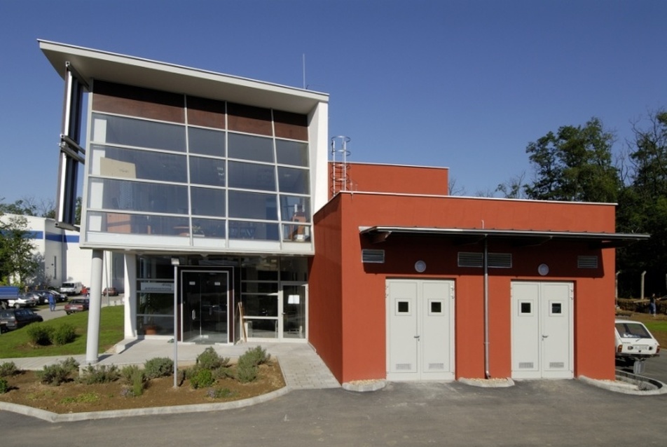 AMSY központ 2004 - építészet: Ferdinánd és Ferdinánd