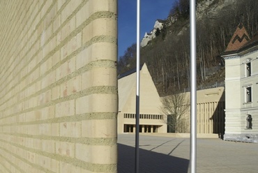 Landesparlament, Liechtenstein - építész: Hans-Jörg Göritz, fotó: Jürg Zürcher