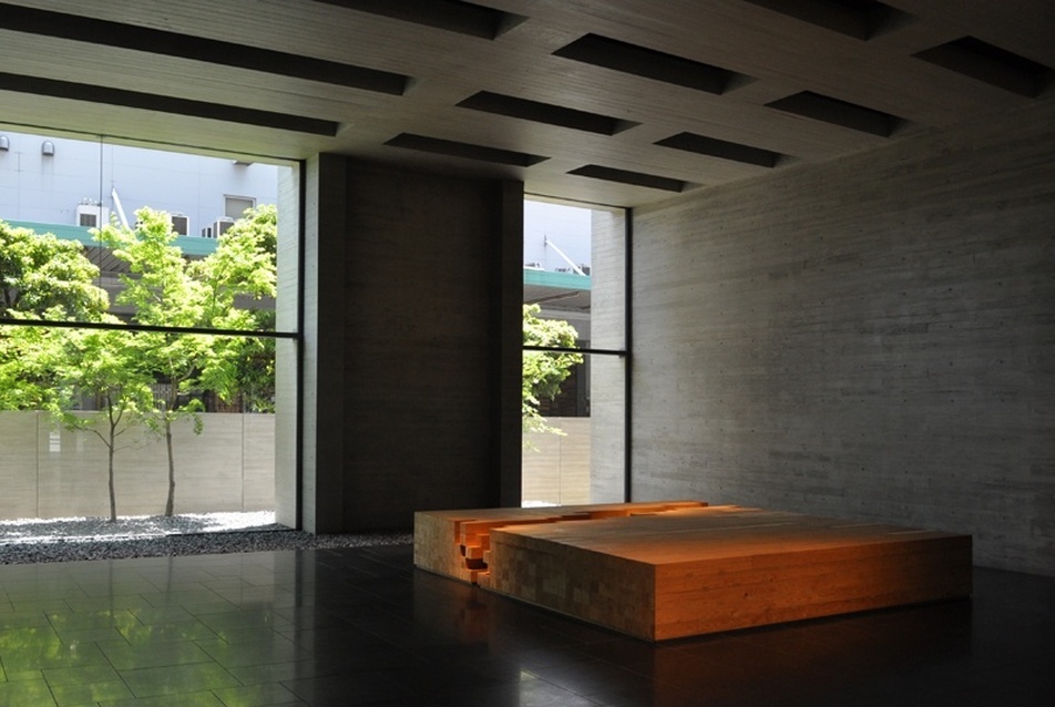 Mokuzai Kaikan, Tokió - előcsarnok. Építészet: Tomohiko Yamanashi, Nikken Sekkei - fotó: Várhelyi Judit