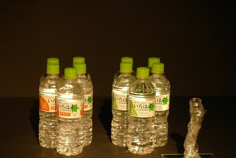 “Lohas” Környezetbarát ásványvizes üveg.