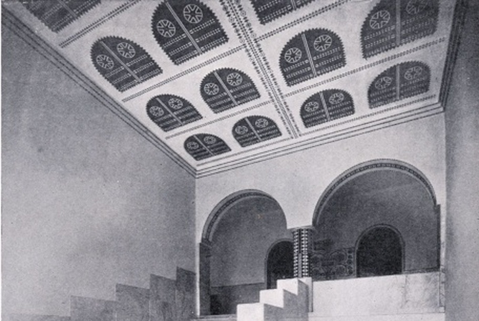 A Pesti Chevra Kadisa szeretetháza, főlépcsőház. Megjelent: The Studio Yearbook of Decorative Art, 1913.