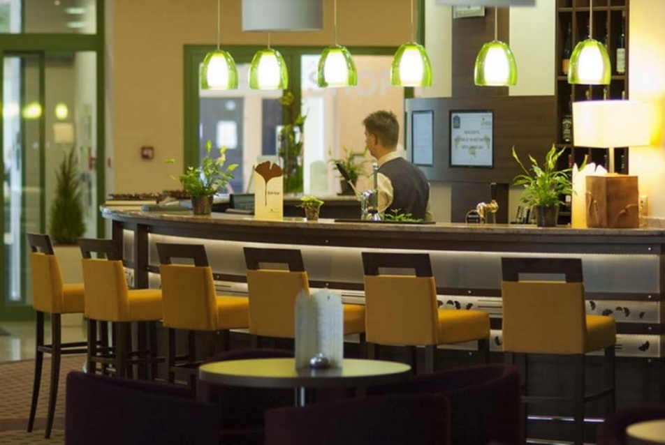 Ginkgo Hotel recepció és bár  - építészet: Kendi Imre, fotó: Rácz Norbert