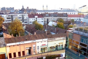 Debrecen Csapó utca térrendezés. Tervezők: Szabó Gábor, Gulyás Imre