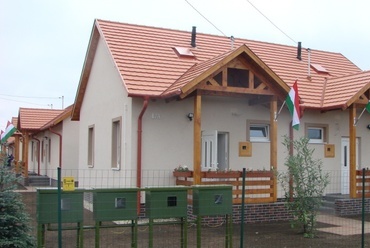 Mini  lakópark árvízkárosultaknak, Felsőzsolca, Bem utca. Vezető tervező:  Bakonyvári Sándor