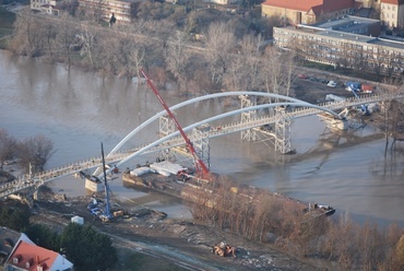 A Tiszavirág híd építés közben