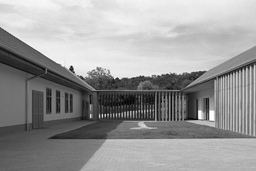 Zarándokház. Vezető tervezők: Cseh András, Czigány Tamás, Papp Róbert. fotó: Czigány Tamás, Cseh András - Chapel, Architects-in-chief: Andras Cseh, Tamas Czigany, Robert Papp. Photo: Andras Cseh, Tamas Czigany