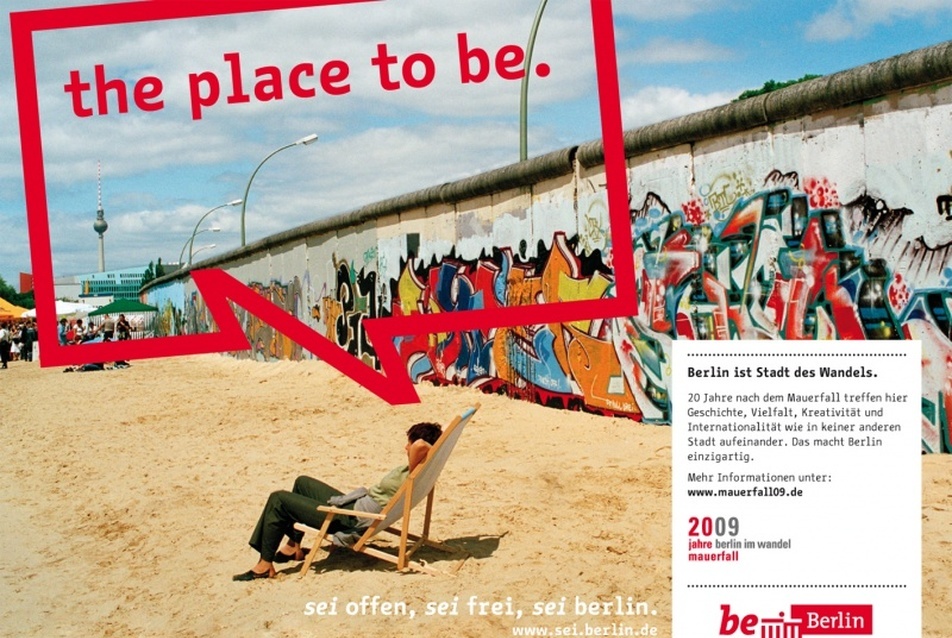 Turisztikai plakát a fal leomlásának huszadik évfordulójára