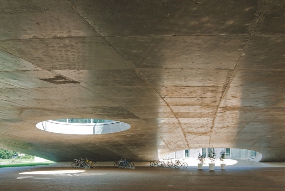 Rolex Learning Center. Vezető tervezők: Kazuyo Sejima, Ryue Nishizawa. Fotók cerbenkoc.hu.