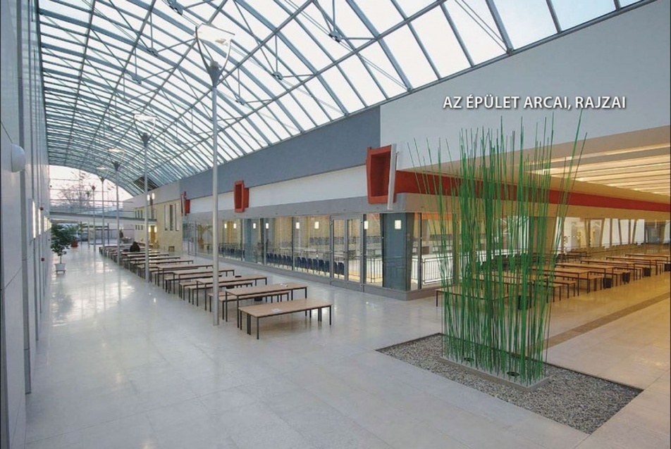 Dunaújvárosi Főiskola, "A" épület és városi park. Vezető tervező: Rombauer Gábor.