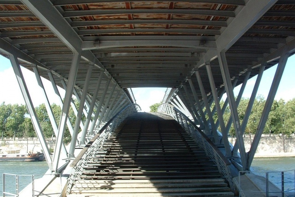 Solférino híd, rácsos gerendahíd, Párizs, 106 m, 1999 - Marc Mimram, Vaniche/Doming