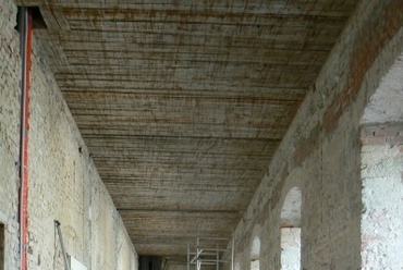 A Gizella szárny emeleti folyosójának feltárása 2009. , fotó Máté Zsolt