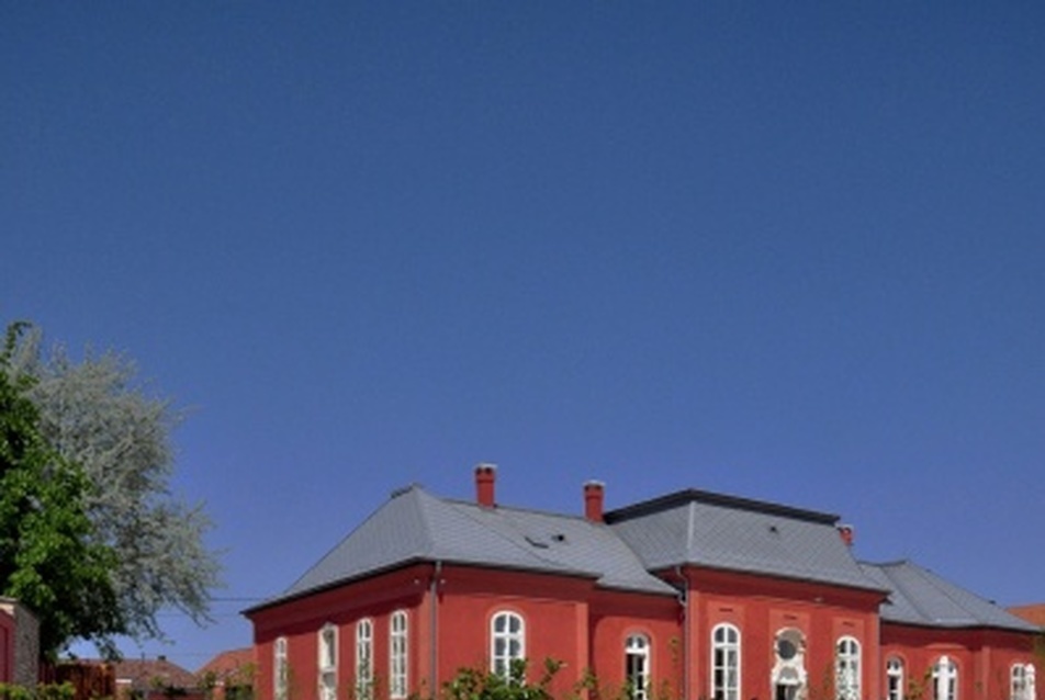 Laffert-kúria, látvány a fűszerkertből - Muszbek Johanna, Thurnay Dorottya, Tihanyi Dominika, fotó: Kovács Árpád