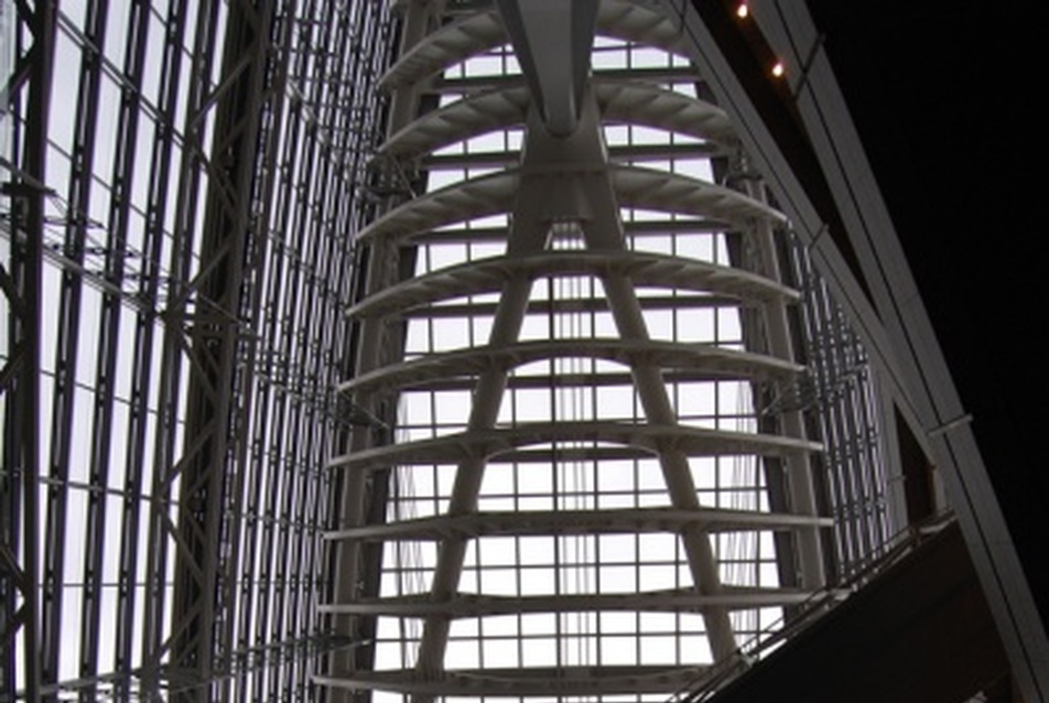 Tokyo International Forum - az átrium bálnacsontváz alakú tetőszerkezete, fotó: Vizdák Janka