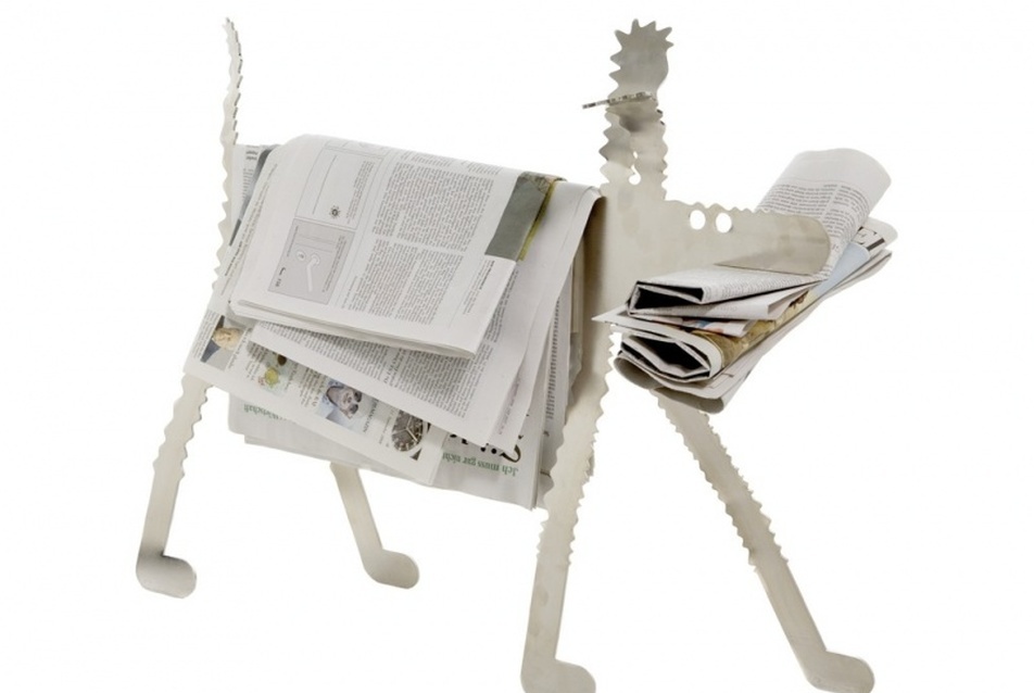 Újságtartó kutya, fotó: Walking-Chair