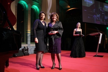 European Excellence Awards, középen Márta Irén, a Holcim kommunikációs igazgatója