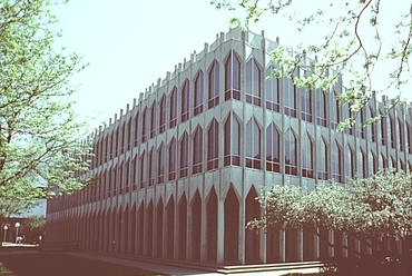 Wayne State University, Oktatási Épület, 1955-59, Minoru Yamasaki fotó:http://www.bluffton.edu/~sullivanm/wayne/wayne.html