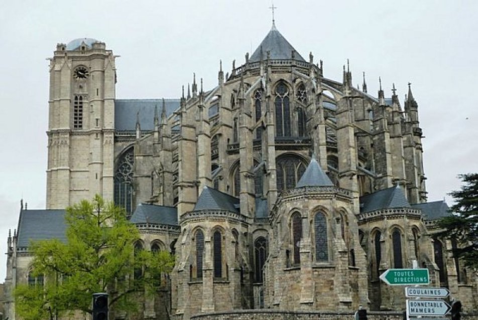 Fiálék, St. Julien katedrális, Le Mans, XI-XII. szd., fotó: http://www.cergyrama.com/article-le-mans-la-cathedrale-saint-julien-70911941.html