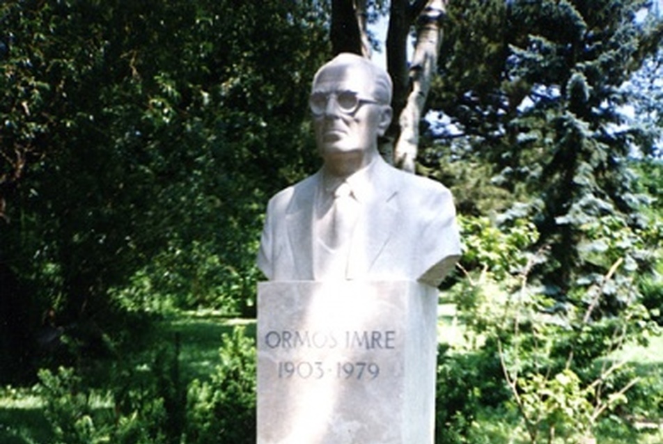 Ormos Imre szobra 2003.05.27.,fotó: Tarjanyi Ferenc, szobrász: Csíkszentmihályi Róbert