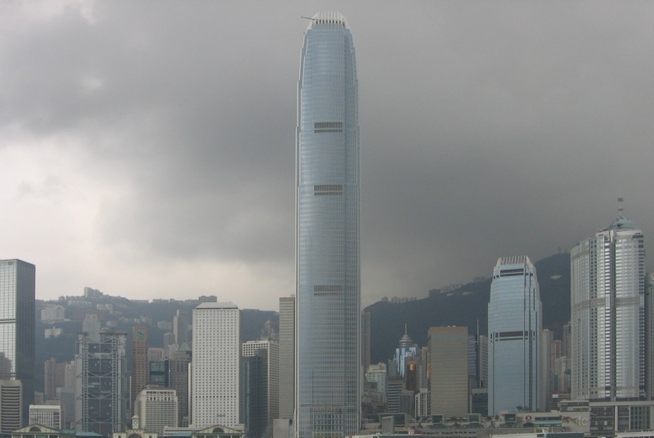 Vízparti panoráma az International Financial Center 412m magas tornyával - fotó: Bérces László