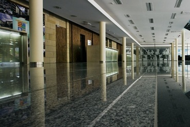 Földszinti lobby, fotó: Bujnovszky Tamás