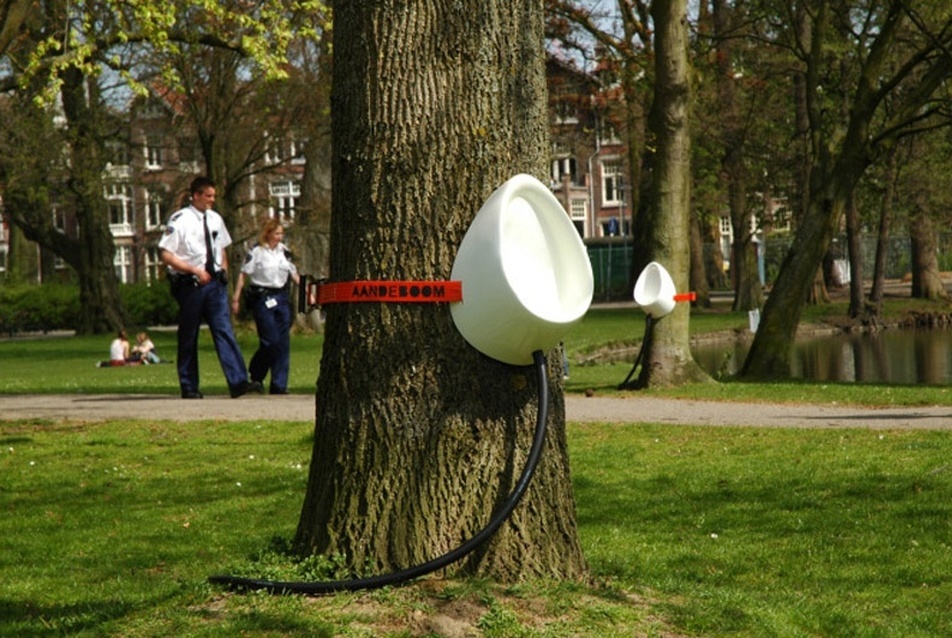 Sam van Veluw/Andeboom – Fára szerelhető P-Tree vizelde, Hollandia (2011)