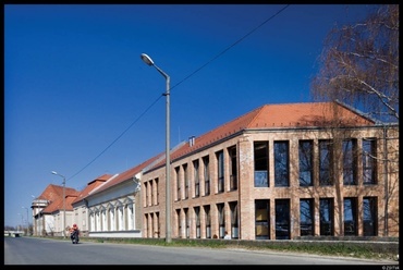 Szeged, Tisza-parti Általános Iskola, vezető tervező: Sipos György, fotó: Zsitva Tibor