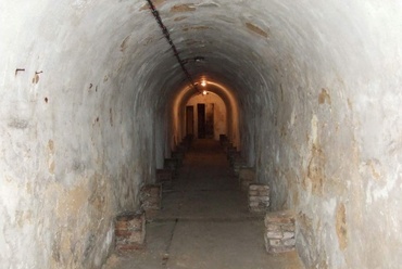 E48-as épület alagút, archív fotó: MCXVI