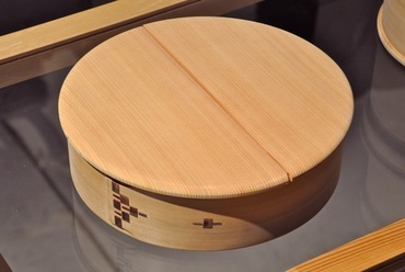 Mage wappa’  A Japán cédrusból (sugi) készült, kerek dobozban főtt rizst tartanak - fotó: Kovács Bence