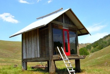 Shinto-ihletésű faház, San Benito County, California (2002), fotó: Victor Summers