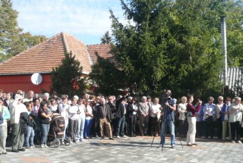 Leier térkő átadás Devecseren