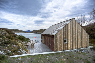 Naust paa Aure csónakház, tervezők: Marianne Løbersli Sørstrøm, Yashar Hanstad