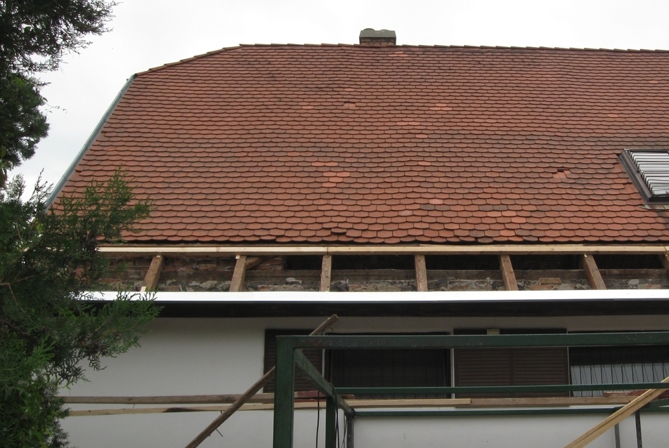 Kis odafigyeléssel ellenáll a tetőnk a téli viharoknak