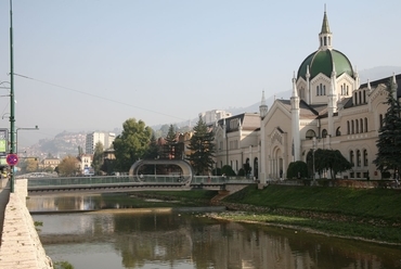 Gyalogoshíd Szarajevóban