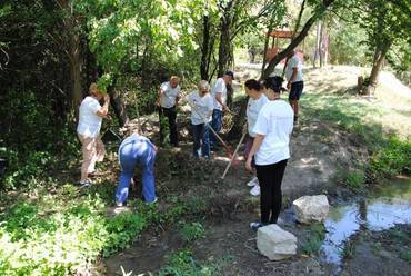 A Holcim önkéntesei Lábatlanban, fotó: Holcim