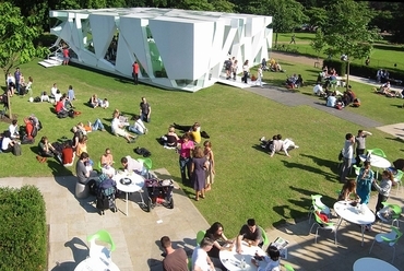 Serpentine Pavilon, 2002, London, forrás: Toyo Ito & Associates, Architects