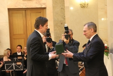 Március 15. alkalmából köztársasági elnöki kitüntetések, miniszteri elismerések, valamint az Ybl-díj átadása, BM Márványaula, Dr. Bachmann Bálint DLA átveszi az Ybl-díjat - fotó: perika
