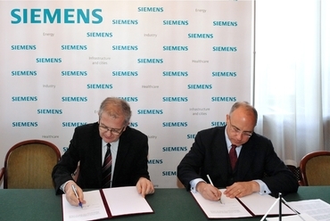 Dr. Péczeli Gábor és Dale A. Martin, Siemens és BME együttműködés, fotó: Siemens sajtóközlemény