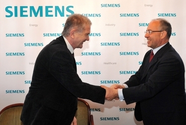 Dr. Péczeli Gábor és Dale A. Martin, Siemens és BME együttműködés, fotó: Siemens sajtóközlemény